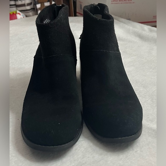 Toms Shoes - Toms Women’s 7.5 Lacy Round Toe Suede Bootie Black